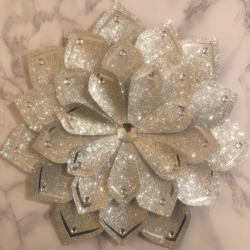 🎄Beautiful Silver Christmas Flower